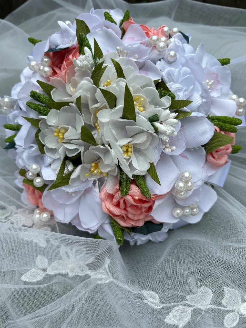 Букет-дублер нареченої зі штучних квітів Біло-рожевий Гарний букет-дублер нареченої, фото 1