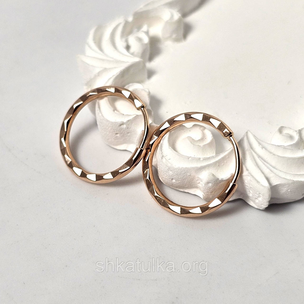 Сережки конго кола із золота з алмазною гранню без каменів