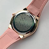 Жіночий наручний годинник Bolun, ніжно-рожевий, золотий корпус, м'який силіконовий ремінець, код - 2546b, фото 5