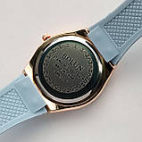 Жіночий наручний годинник Bolun, ніжно-блакитний, золотий корпус, м'який силіконовий ремінець, код - 2547b, фото 5