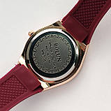 Жіночий наручний годинник Bolun бордового кольору, золотий корпус, м'який силіконовий ремінець, код - 2551b, фото 5