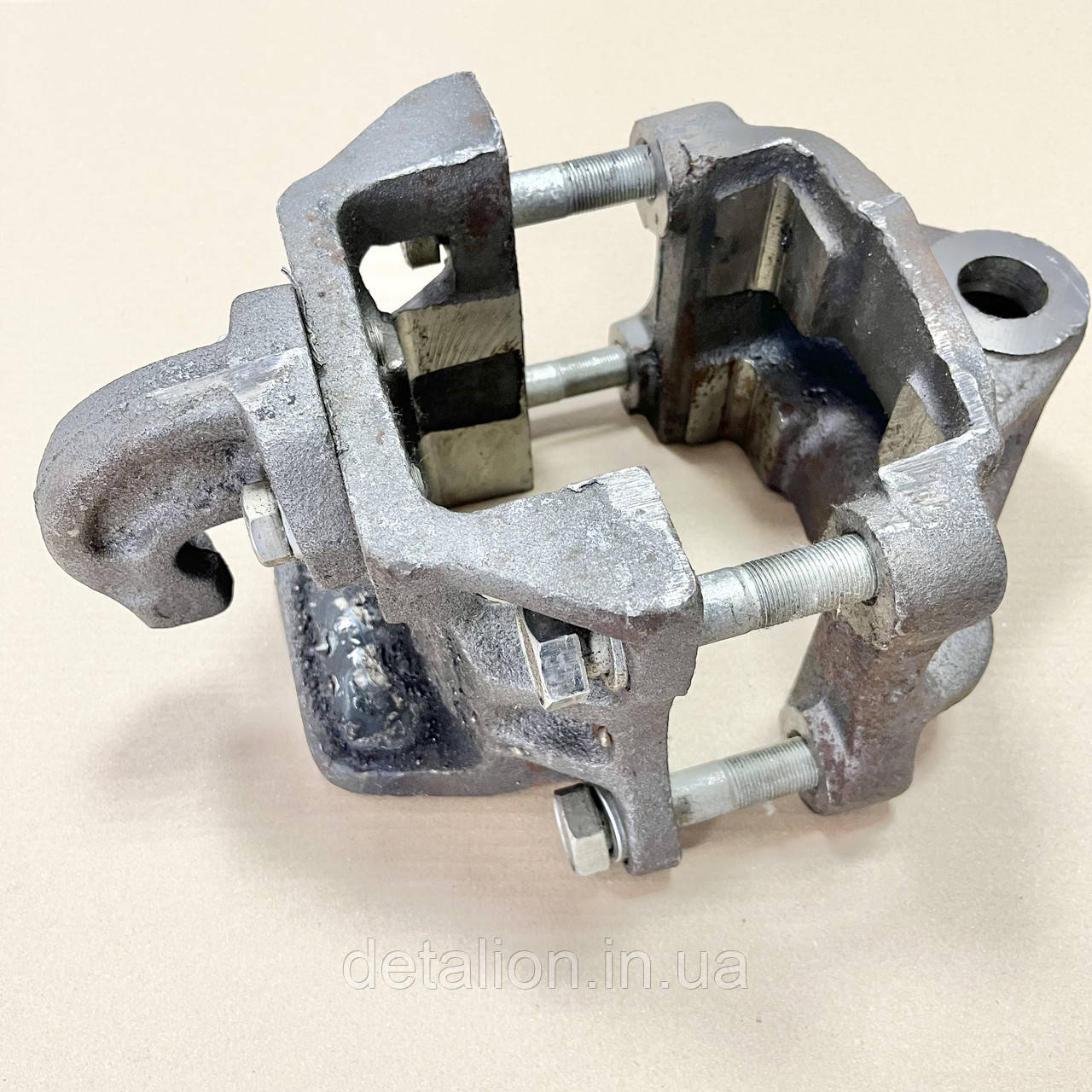 Кронштейн реактивної штанги + опора ресори лівий у зборі Камаз (075) 5320-2919075/081, фото 1