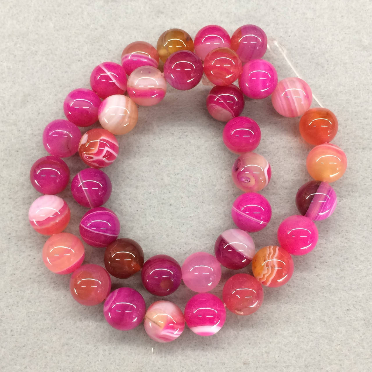 

Бусины на нитке натуральный камень Агат полосатый малиновый гладкий шарик d=10 мм