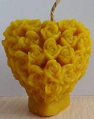 Свічка з натурального воску ручної роботи  "Сердечко в трояндах"