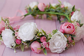 Вінок на голову / віночок для волосся з квітами та зеленню біло-рожевий 837