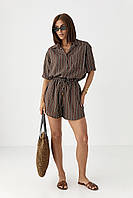 Жіночий костюм із сорочкою та шортами