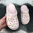 Крокси жіночі Fashion рожеві з джибітсами на об'ємній підошві 4849-2, фото 5