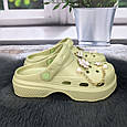 Крокси жіночі Fashion оливкові з джибітсами на об'ємній підошві 4849-2, фото 3