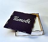 Невеличка подарункова пакувальна коробка чорно-біла з написом, фото 3