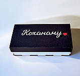 Невеличка подарункова пакувальна коробка чорно-біла з написом, фото 4