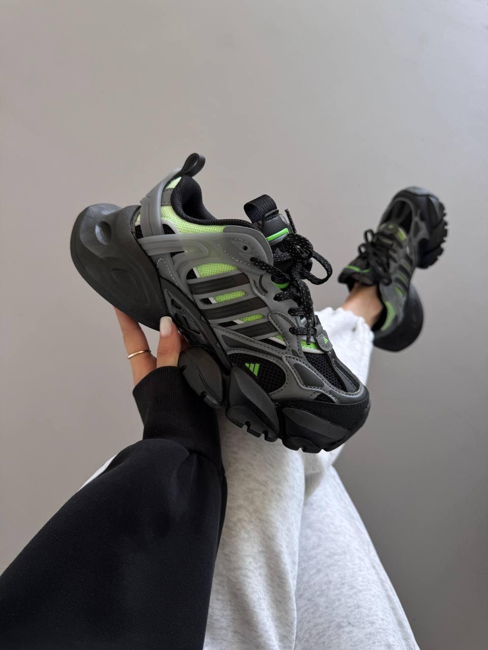 Чорні демісезонні текстильні жіночі кросівки ADIDAS XLG RUNNER  BLACK / ACID Венто шкіра сітка, фото 1