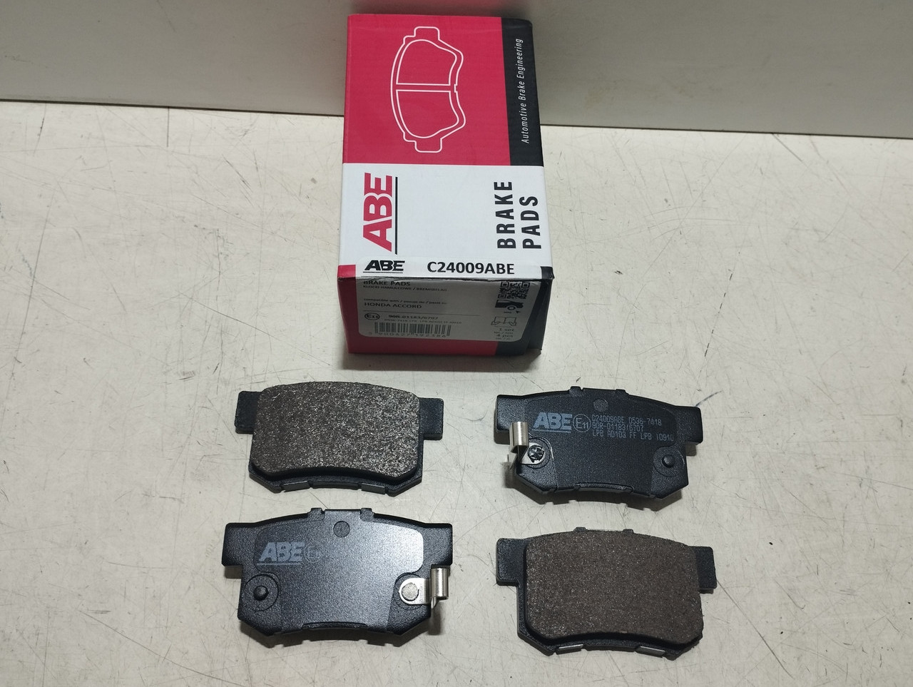 Колодки гальмівні задні "ABE" HONDA CIVIC VIII (FD, FA) / CR-V II (RD) / FR-V (BE) / PRELUDE V (BB), фото 1