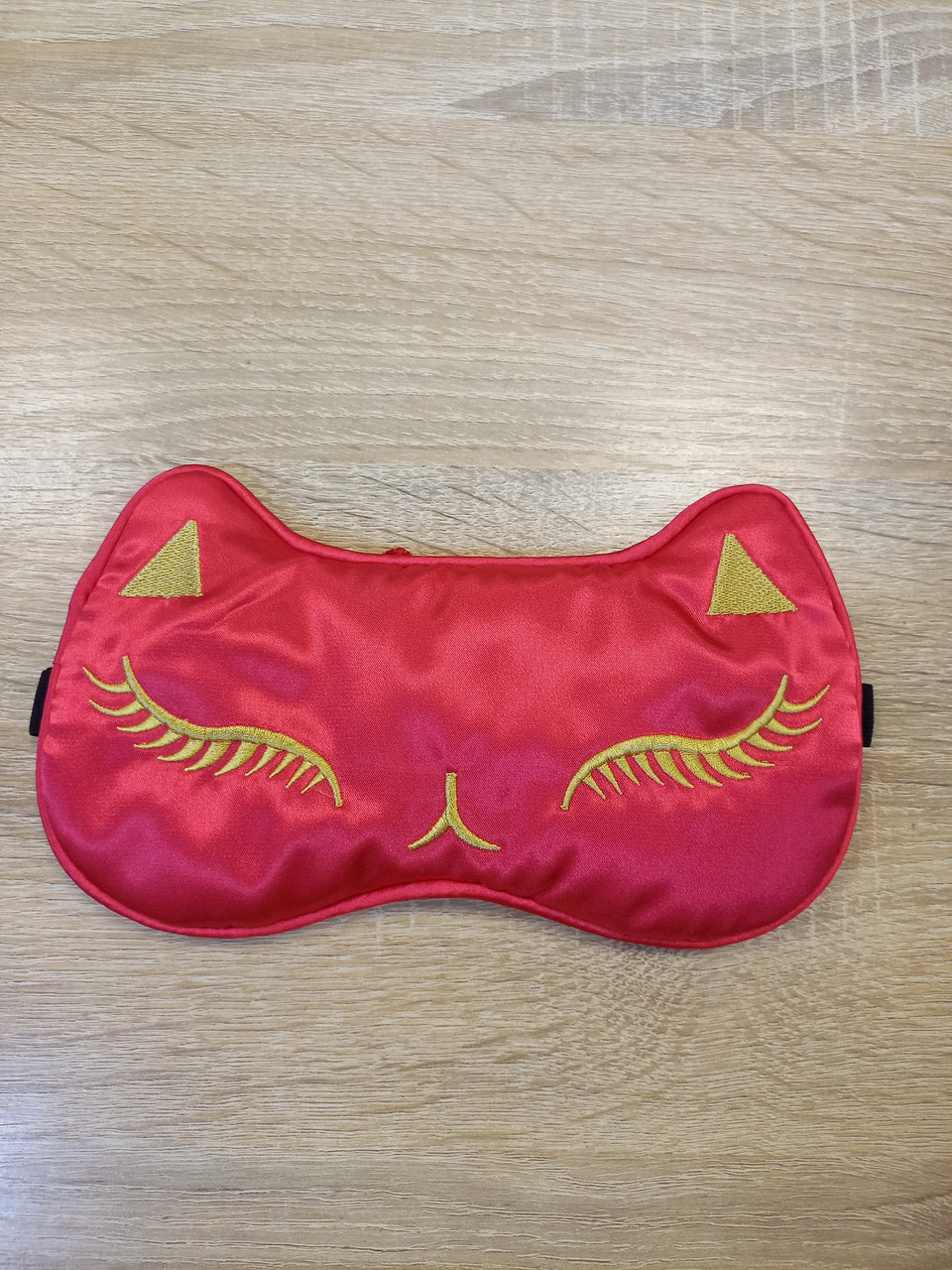 Маска для сну атласна з вишивкою червона
