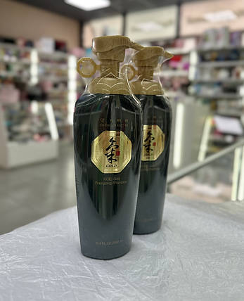 Шампунь для профілактики випадіння волосся Daeng Gi Meo Ri KI Gold Energizing Shampoo 500мл, фото 3