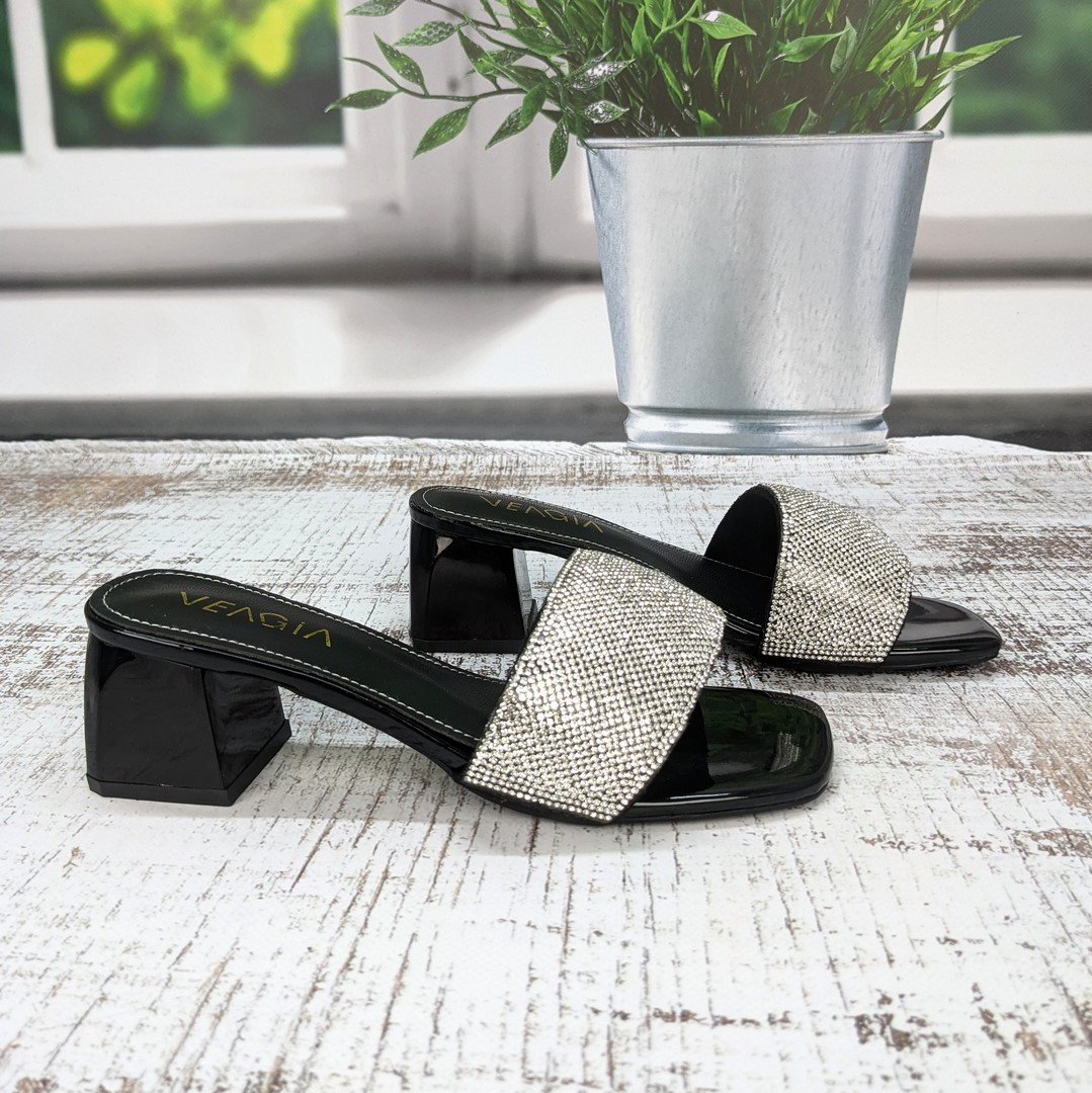 Шльопанці жіночі Veagia чорні зі стразами на підборах 4985