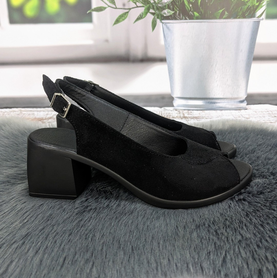 Босоніжки жіночі Sali чорні замшеві на підборах середньої висоти 4992