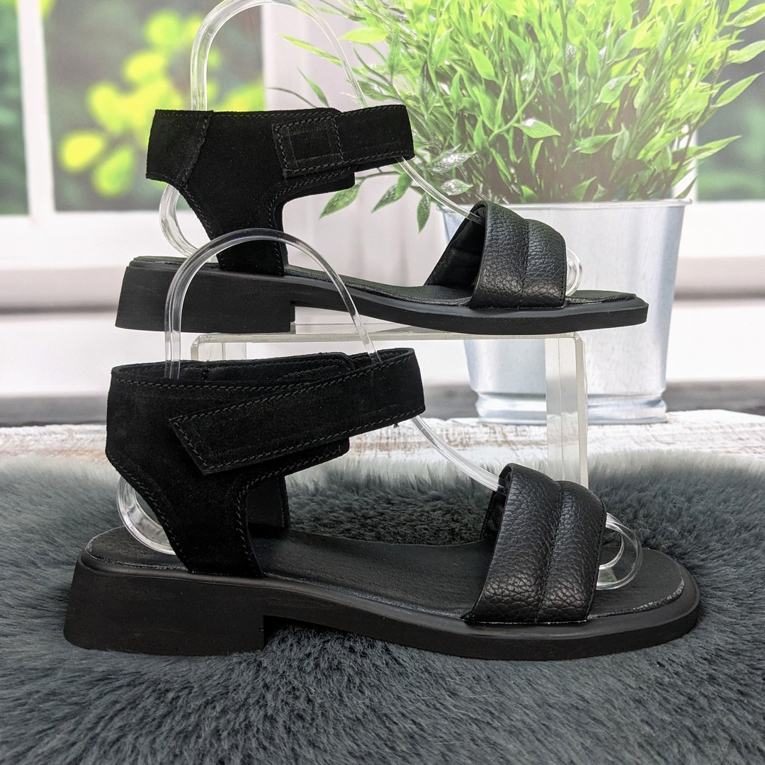 Босоніжки жіночі Мрія чорні шкіряні на низькому ходу 4994