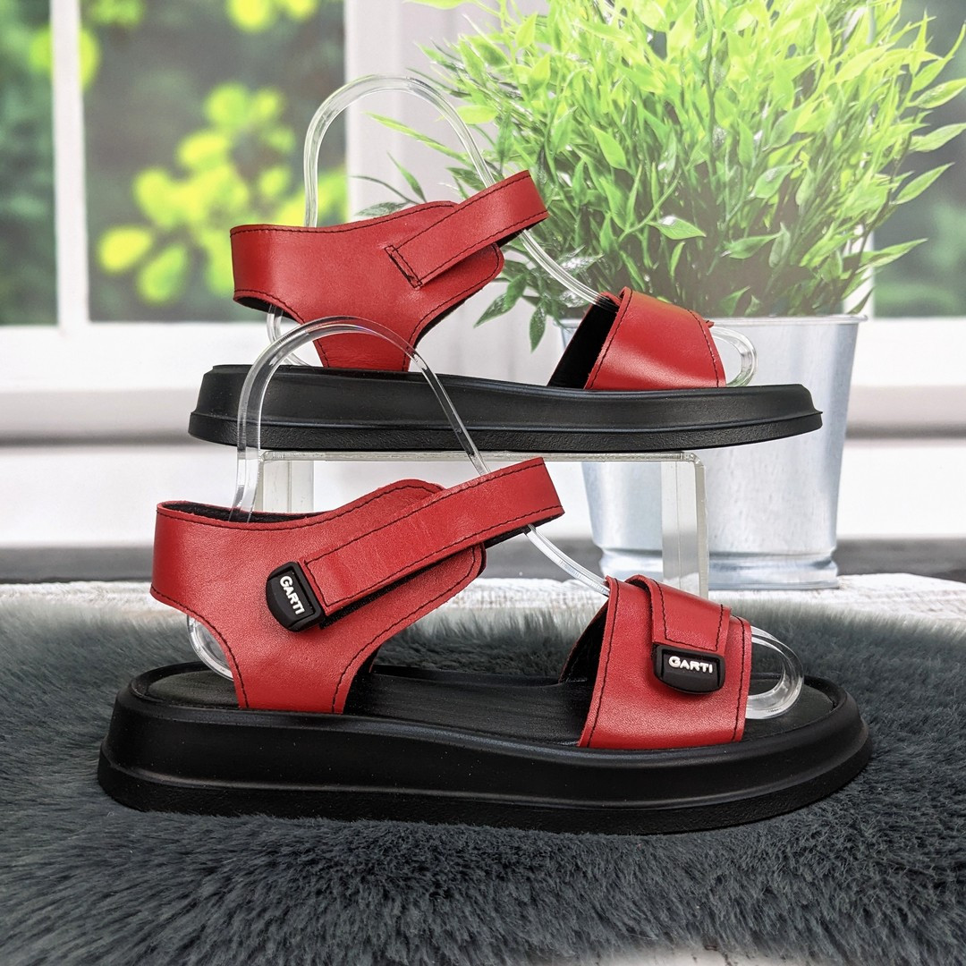 Босоніжки жіночі Carti червоні шкіряні на чорній підошві 4876, фото 1