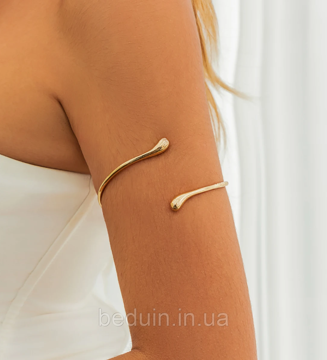 Відкритий браслет на передпліччя, плече з краплями Мінімалізм — золотистий Aushal Jewellery