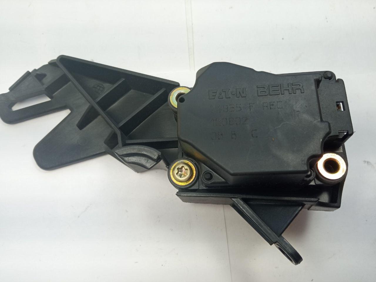 Моторчик заслінки пічки Behr 74935F REC / 74935FREC / 120602 / 08BC, фото 1