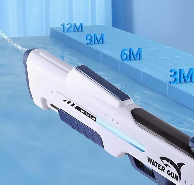 Водний бластер пістолет на воді