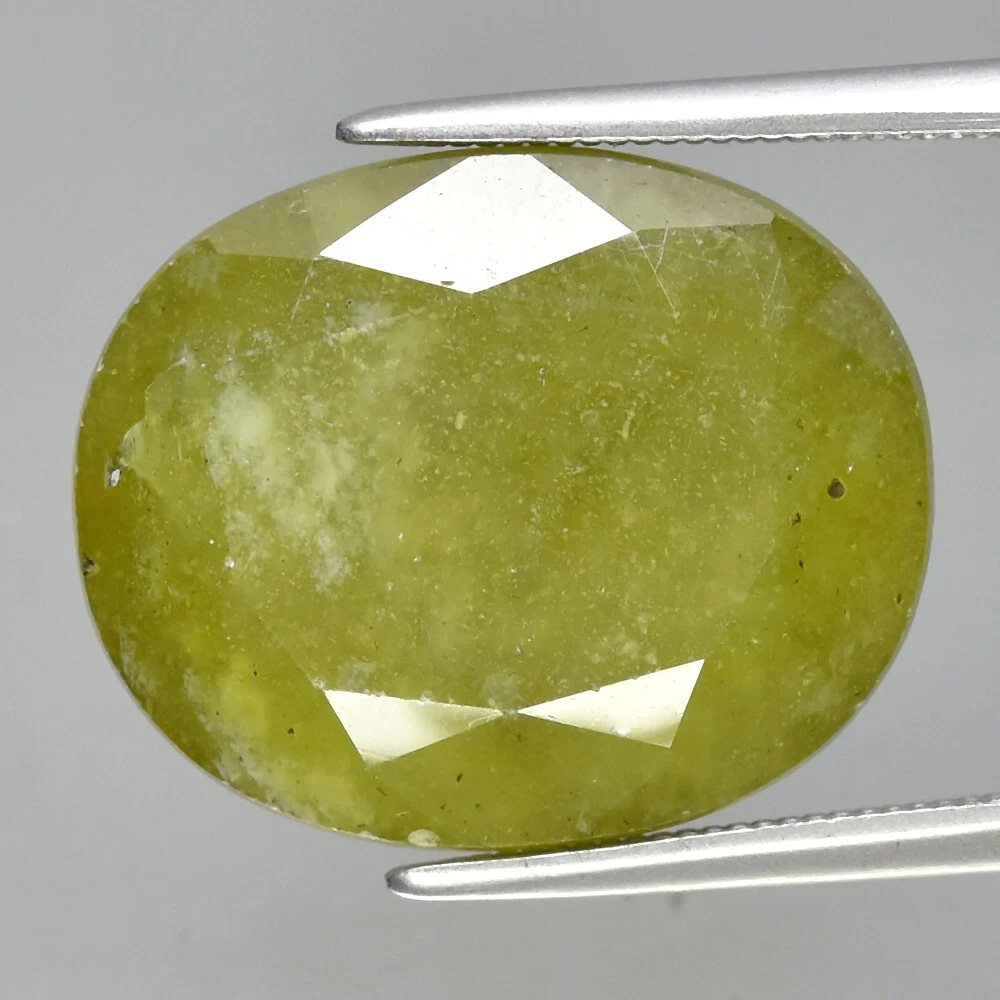 16.73 кт. Природний великий зелений сапфір