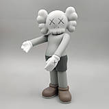 Статуетка KAWS Companion сірого кольору 18 см — дизайнерська фігурка для інтер'єру, колекційна іграшка в стилі арт-той, фото 5