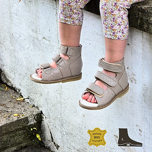 Дитячі високі ортопедичні босоніжки з фіксуючим задніком на липучках для дівчинки 26 розмір