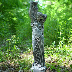 Скульптура садова «Дівчина з глечиком» мала