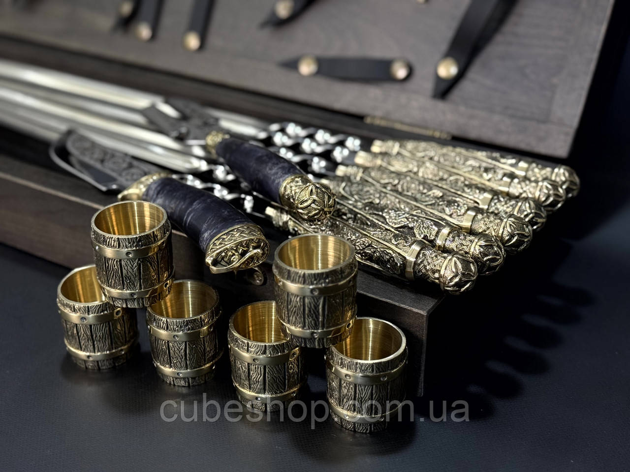 Набір для шашлику "Класичний" у дерев'яному кейсі (шампура, чарки, ніж, виделка)