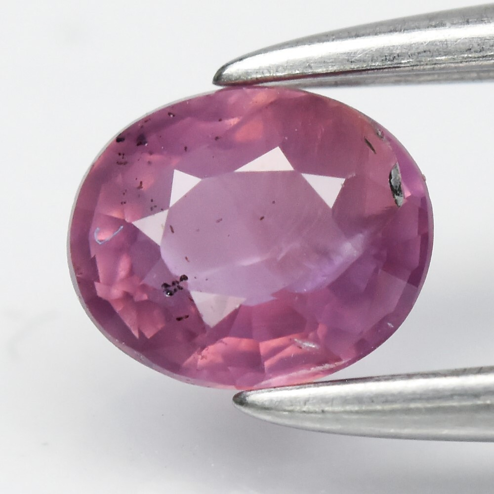 0.35 кт. Природний рожевий сапфір без обробки з увімкненнями
