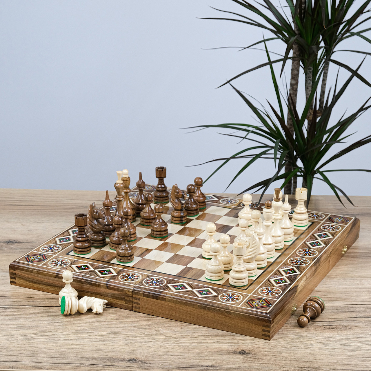 Шахи + Нарди Елітні інкрустовані з перлиною горіх 480*480 мм Гранд Презент УКН 55