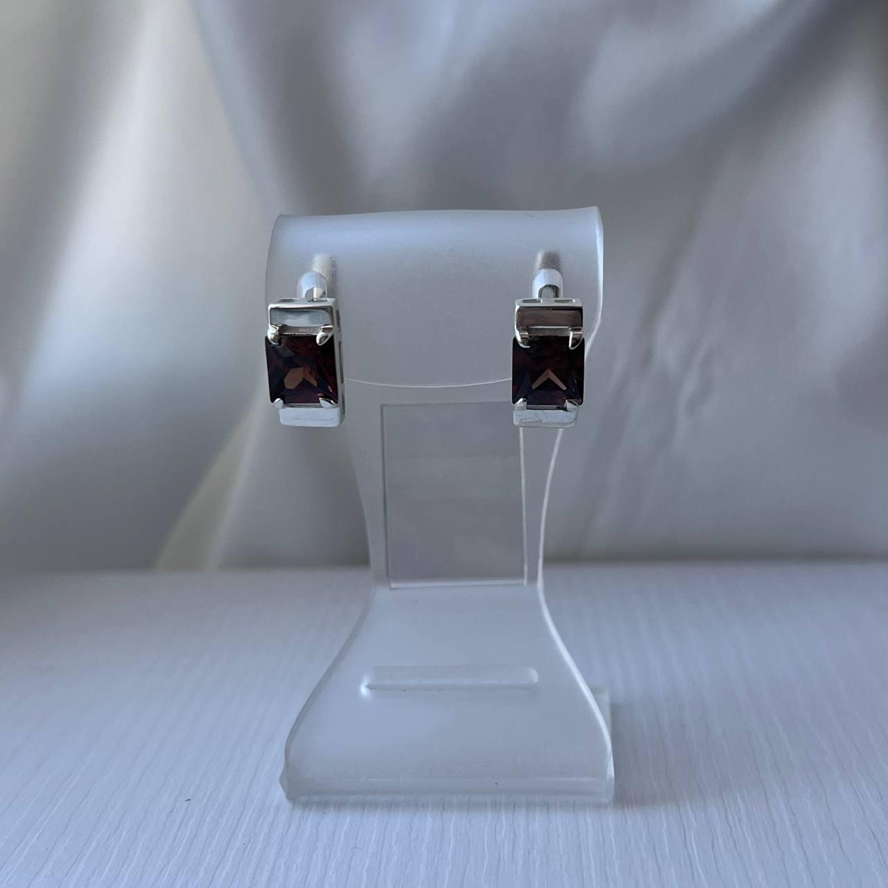 Срібні сережки з гранатовим фіанітом квадратної форми "Тиха Впевненість", фото 1