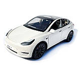 Машинка металева Tesla Model Y Електромобіль Тесла Модель Y біла 1:24 зарядна станція звук світло відч двері капот багажник гум, фото 2