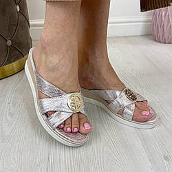 Жіночі шльопанці на танкетці. Натуральна шкіра з лазерним напиленням