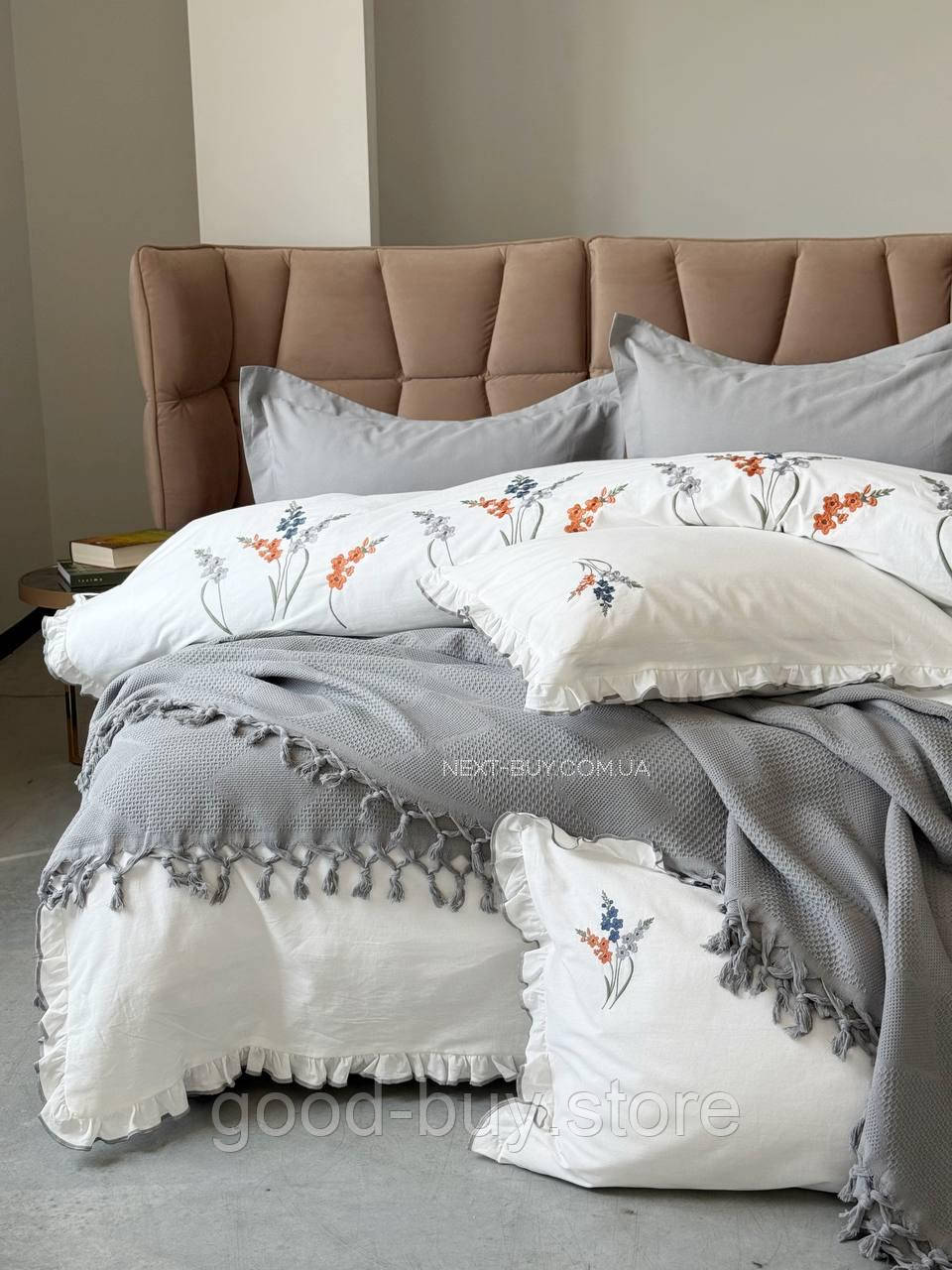 Постільна білизна з вишивкою і піке Saheser Eveline gri євро 200х220, фото 1