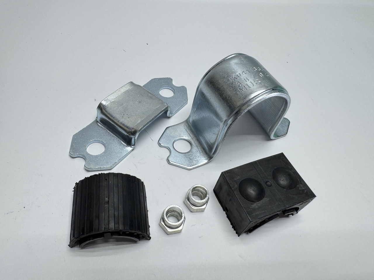 Комплект втулок скоб переднього стабілізатора Q3 Audi 1K0411333B 1K0411335B 1KD411314A