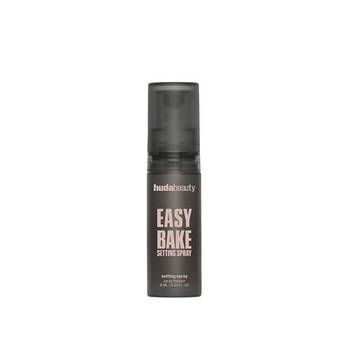 HUDA BEAUTY Easy Bake Blurring Setting Spray – спрей для фіксації макіяжу з 16-годинною стійкістю 6 мл