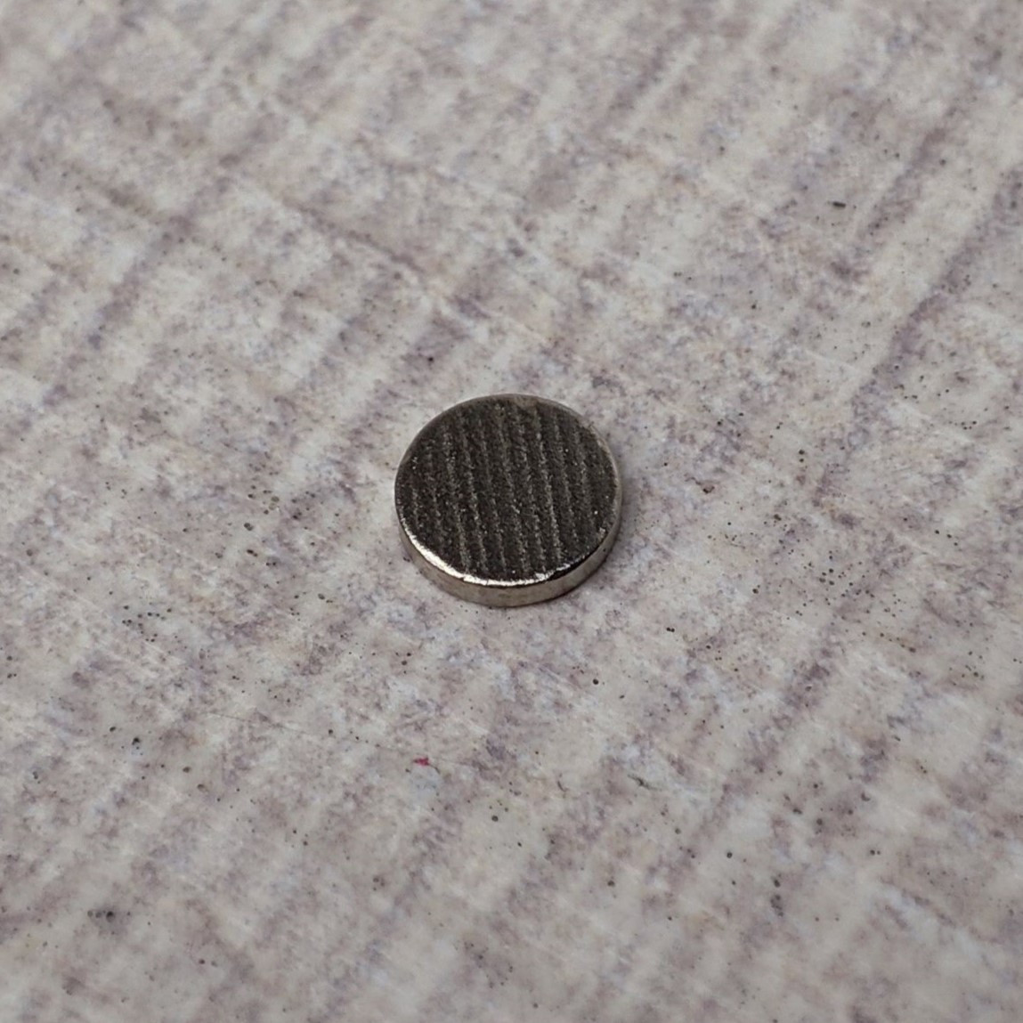 Магніт неодимовий, круглий, Ø5 мм, товщина 1,0 мм