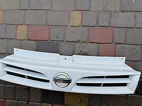 Решітка радіатора б/в NISSAN PRIMASTAR 01-06р.в.
