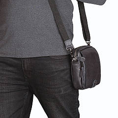 Невелика чоловіча шкіряна сумка через плече поповнила наш асортимент.