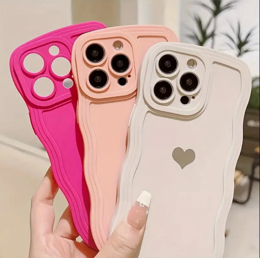 Силіконовий чохол із серцем Молочний на iPhone 16 Pro