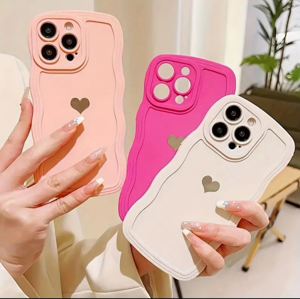 Силіконовий чохол із серцем Персиковий на iPhone 16 Pro