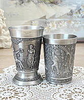 Два колекційні олов'яні бокальчики для шнапсу з різними барельєфами, 150 мл, харчове олово, Німеччина