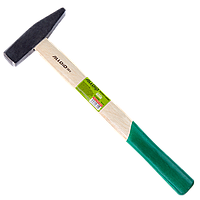 Молоток слюсарний, 600 г, дерев'яна ручка