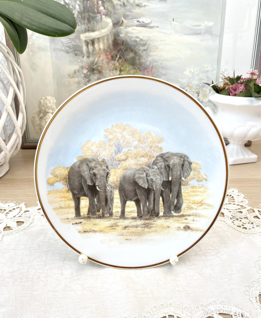Настінна порцелянова тарілка у спокійних тонах зі слонами, порцеляна, Німеччина, Kronester Bavaria, фото 1