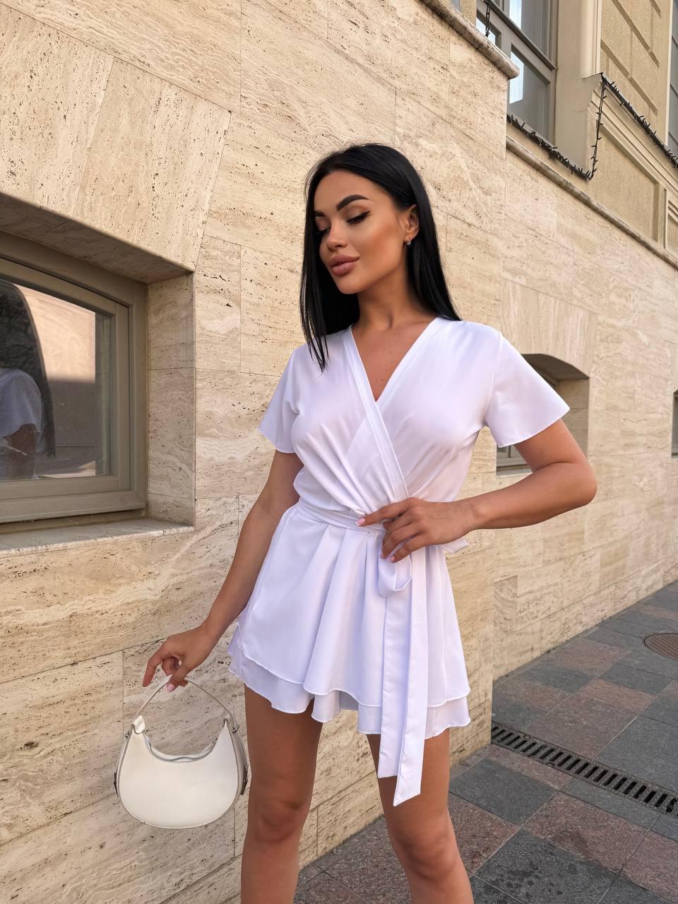 Короткий жіночий комбінезон з розкльошеною спідницею і верхом з імітацією заходу (р. 42-48) 18KO3846, фото 1