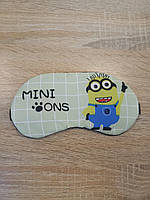 Маска для сну в клітинку, з мультгероєм оливкова. Дитині буде зручно й цікаво – і вдома, і в дорозі