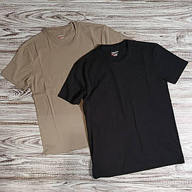 Чоловіча однотонна футболка