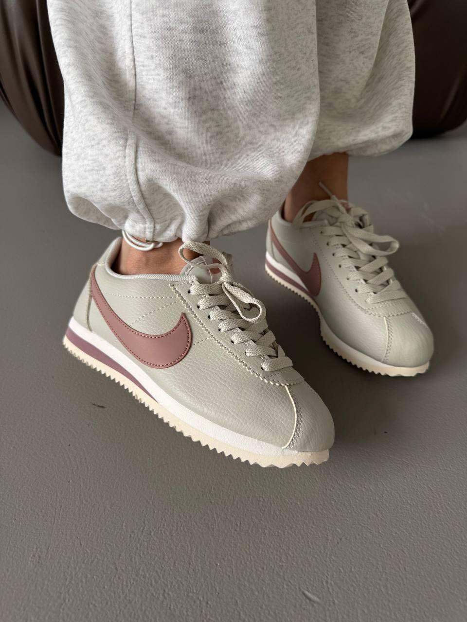 Білі шкіряні жіночі кросівки кроссовки NIKE CORTEZ  SHADOW WHITE / POWDER premium, фото 1